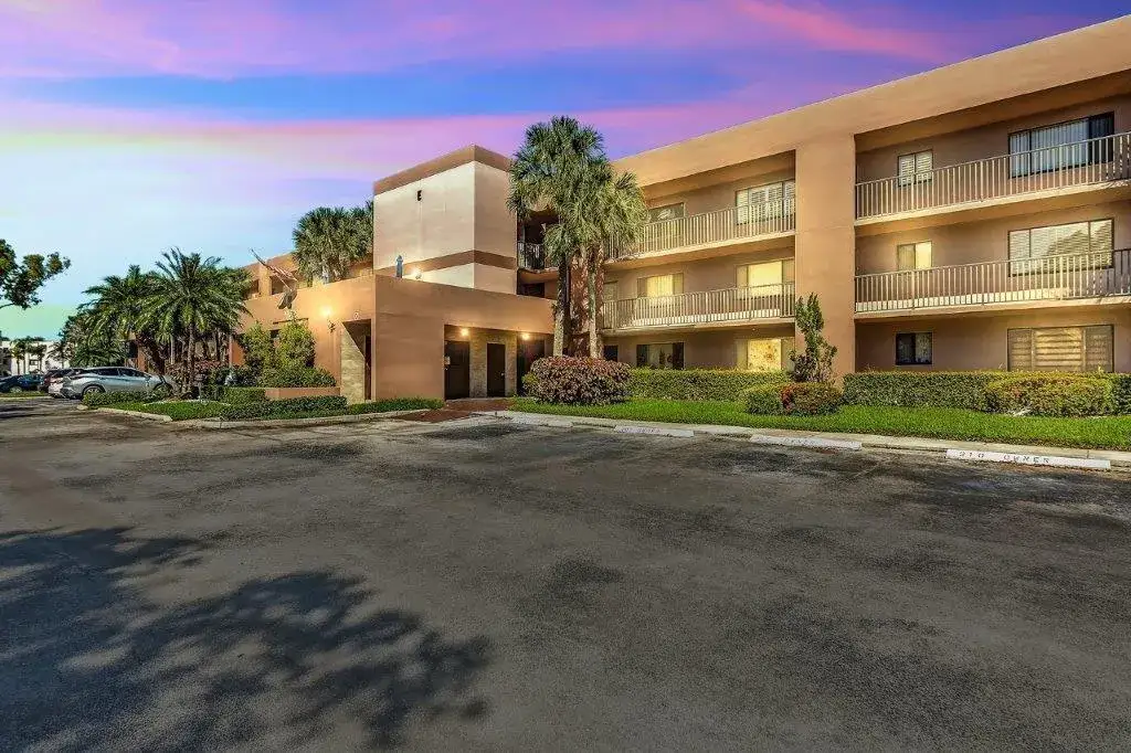 7428 ASHMONT Circle # 210, Tamarac FL 33321