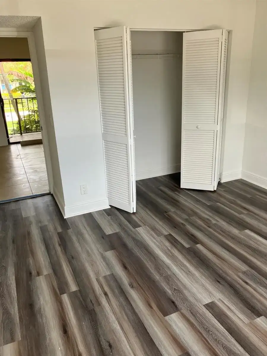 1445 LAKE CRYSTAL Drive # H, West Palm Beach FL 33411 photo 5