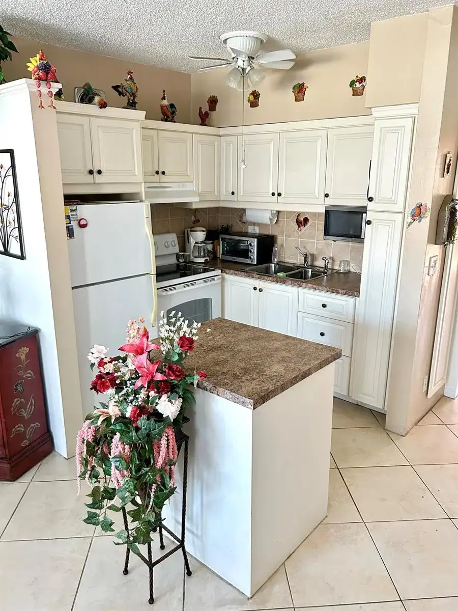 920 SW 11th Avenue # 5d, Hallandale Beach FL 33009 photo 4