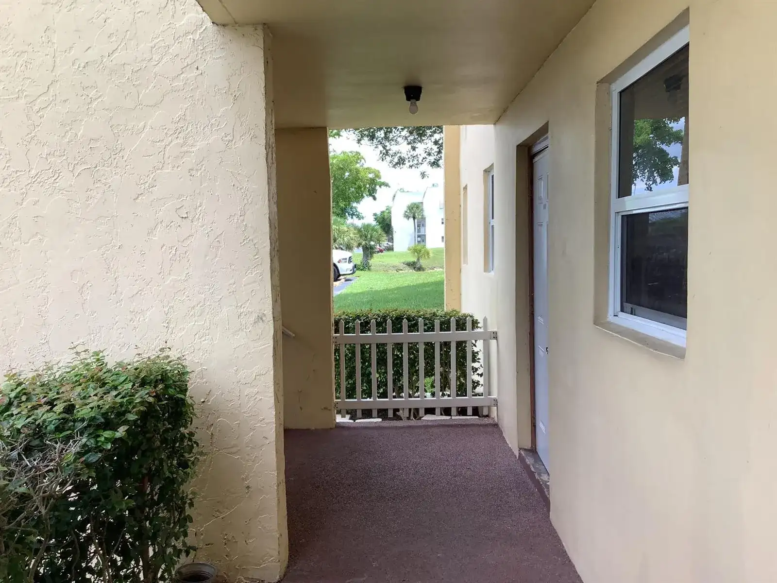 8400 Sunrise Lakes Boulevard Unit 101, Sunrise FL 33322 photo 2