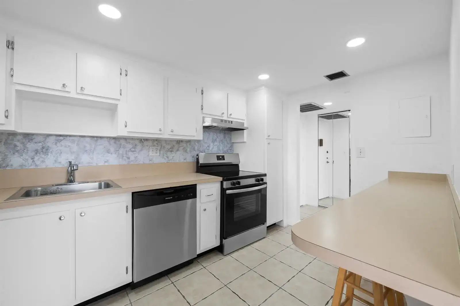 2781 TAFT Street # 303, Hollywood FL 33020