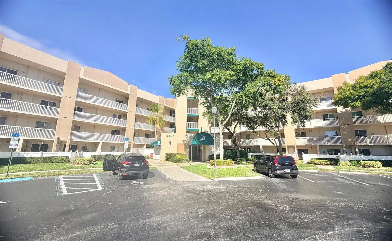 9587 WELDON Circle # B204, Tamarac FL 33321