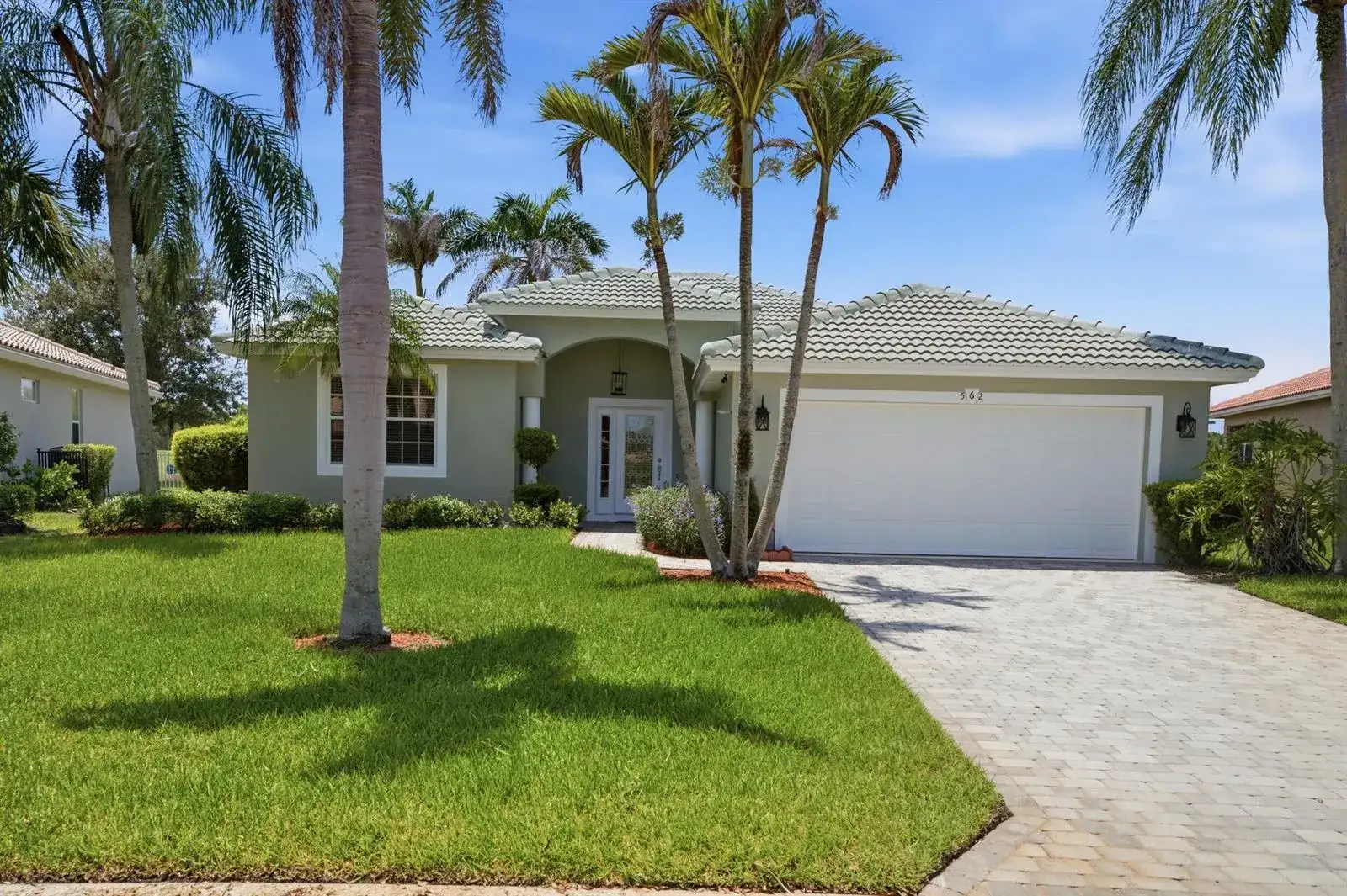 562 NW WAVERLY Circle, Port St. Lucie FL 34983 photo 2