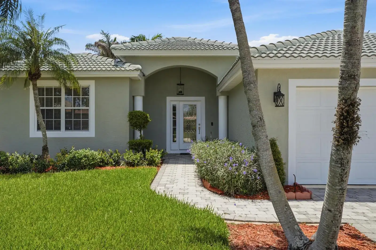 562 NW WAVERLY Circle, Port St. Lucie FL 34983 photo 4