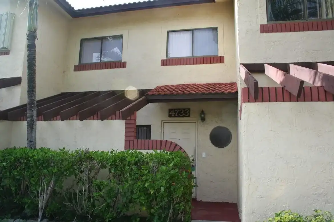 4733 NW 90TH Avenue, Sunrise FL 33351
