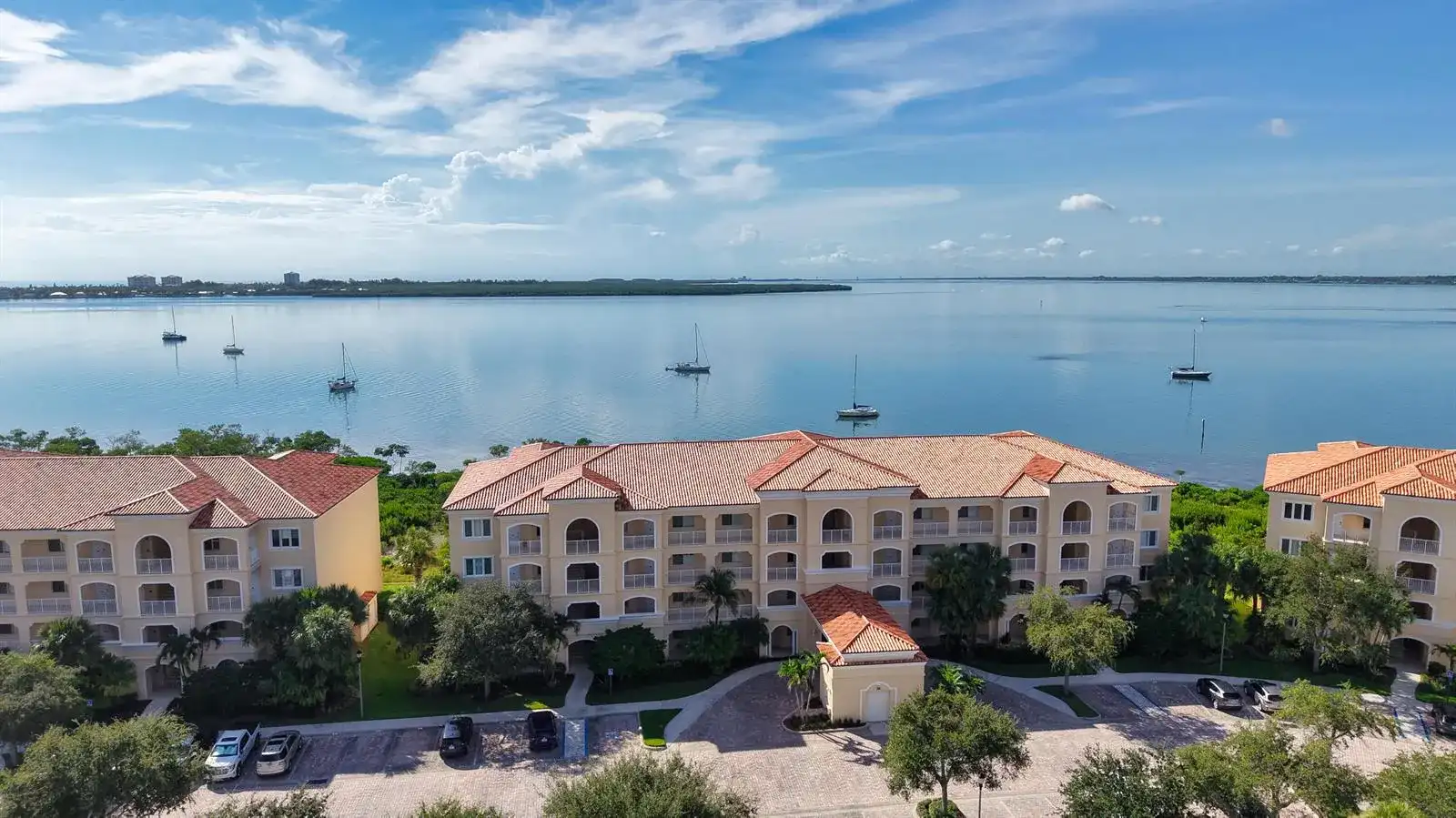 25 HARBOUR ISLE Drive W # 104, Fort Pierce FL 34949