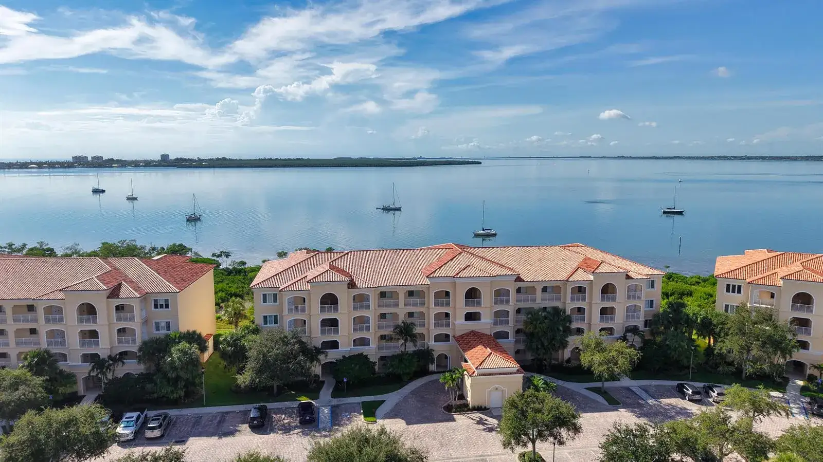 25 HARBOUR ISLE Drive W # 104, Fort Pierce FL 34949