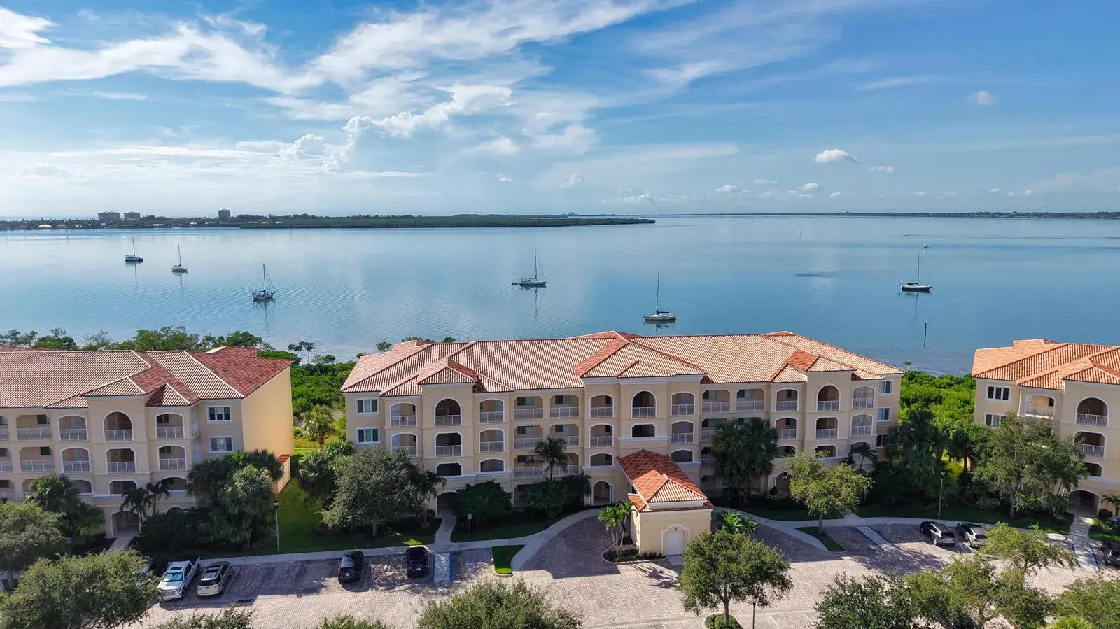25 HARBOUR ISLE Drive W # 104, Fort Pierce FL 34949