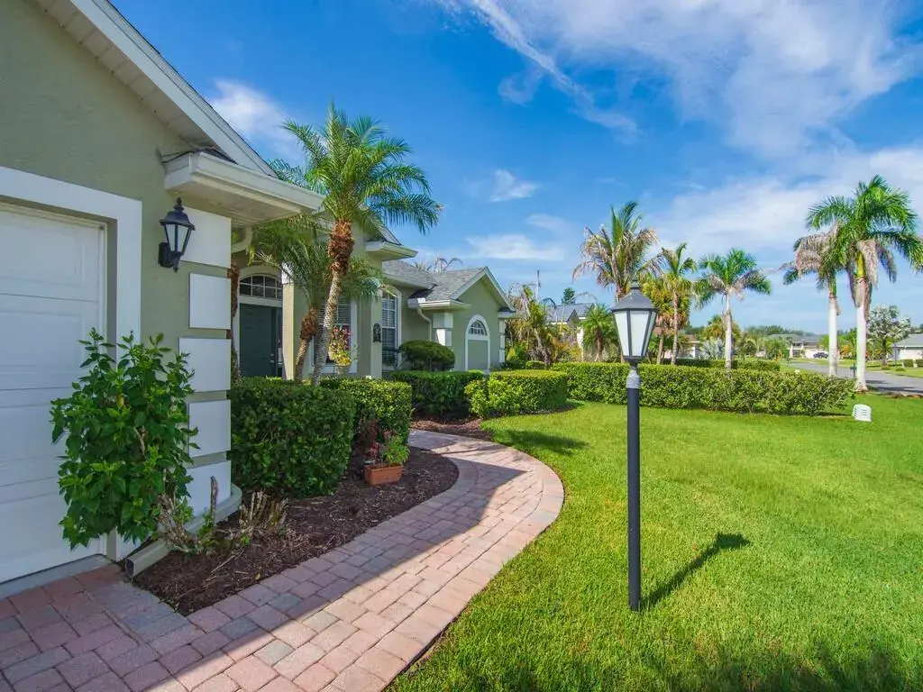5625 Riverboat Circle SW, Vero Beach FL 32968