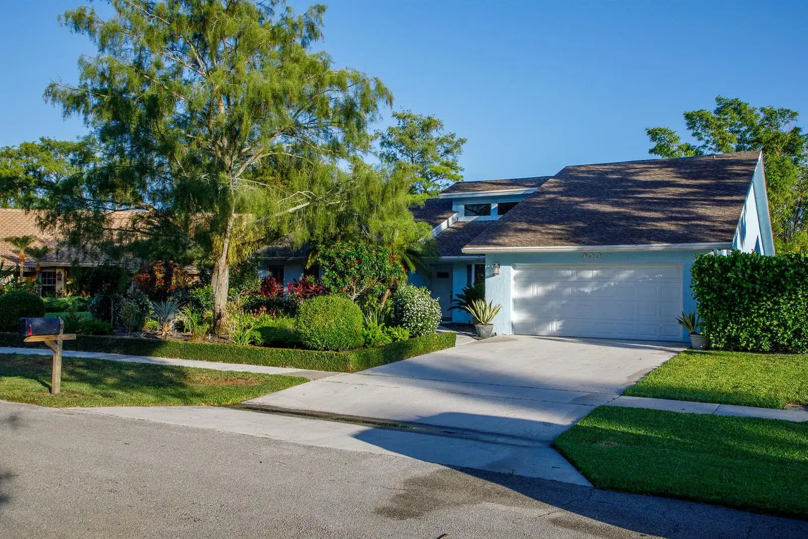 900 COSMOS Court, Wellington FL 33414 photo 2