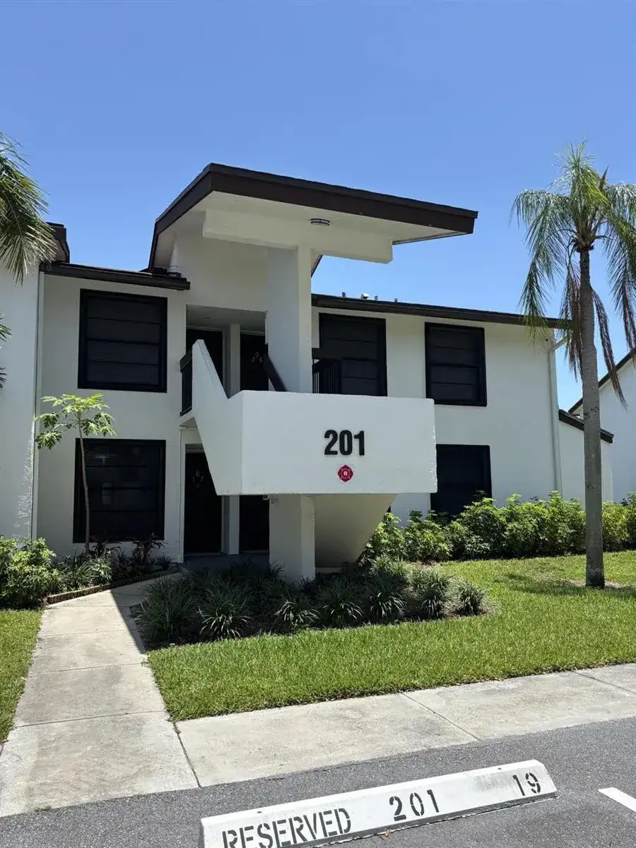 201 Lake Pointe Drive # 107, Oakland Park FL 33309 photo 3