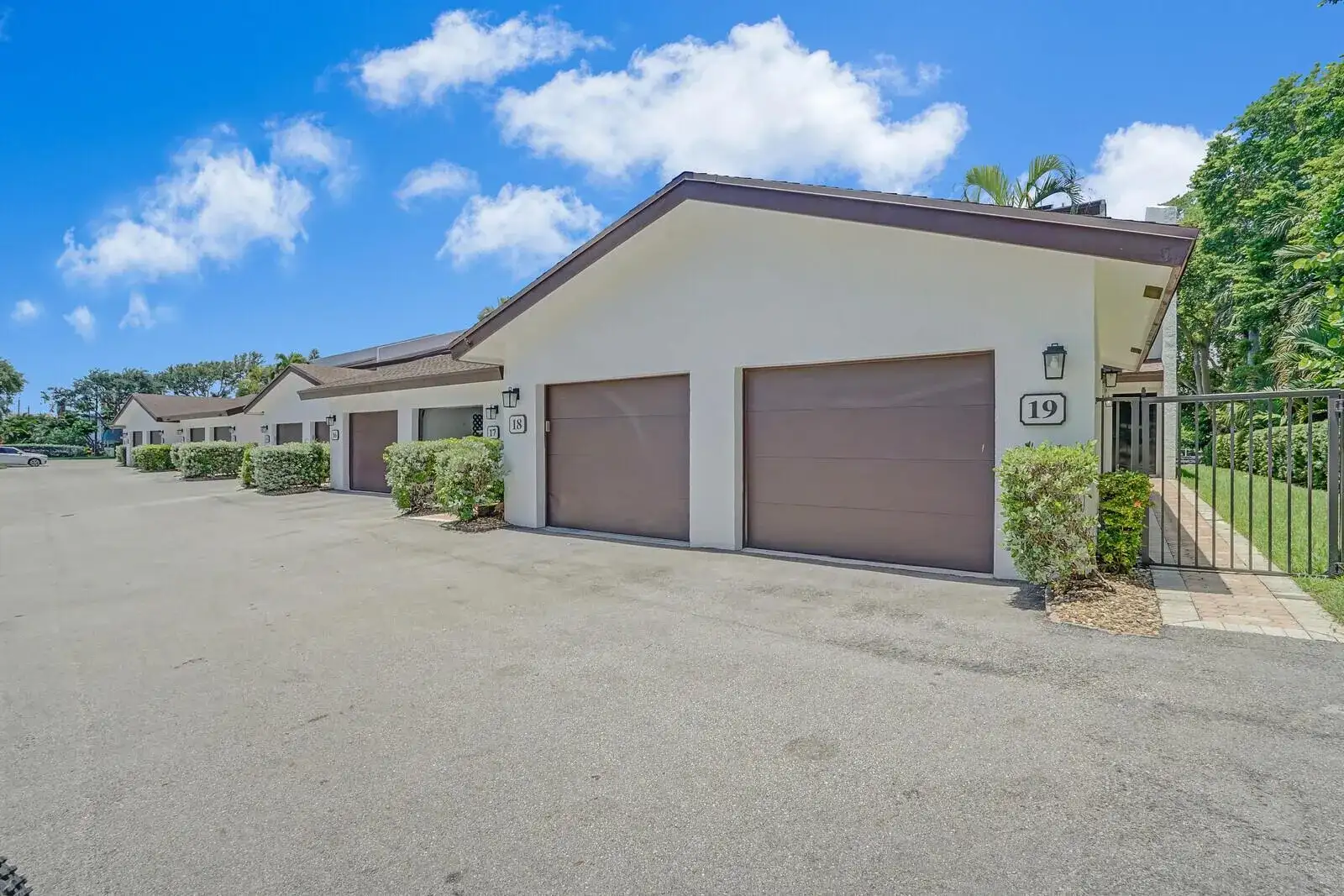 1301 N RIVERSIDE Drive # 19, Pompano Beach FL 33062 photo 2