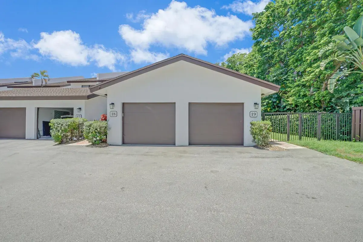 1301 N RIVERSIDE Drive # 19, Pompano Beach FL 33062