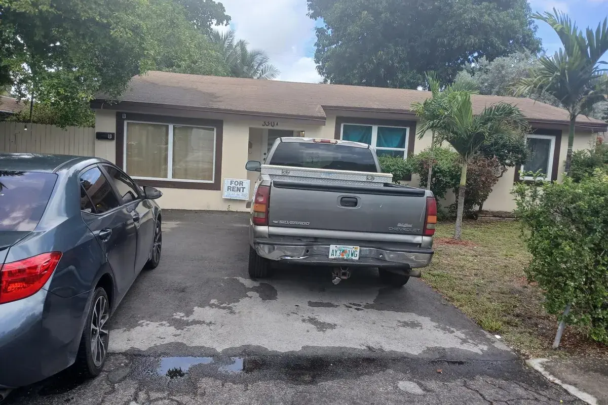 330 SW 14TH Street, Dania Beach FL 33004