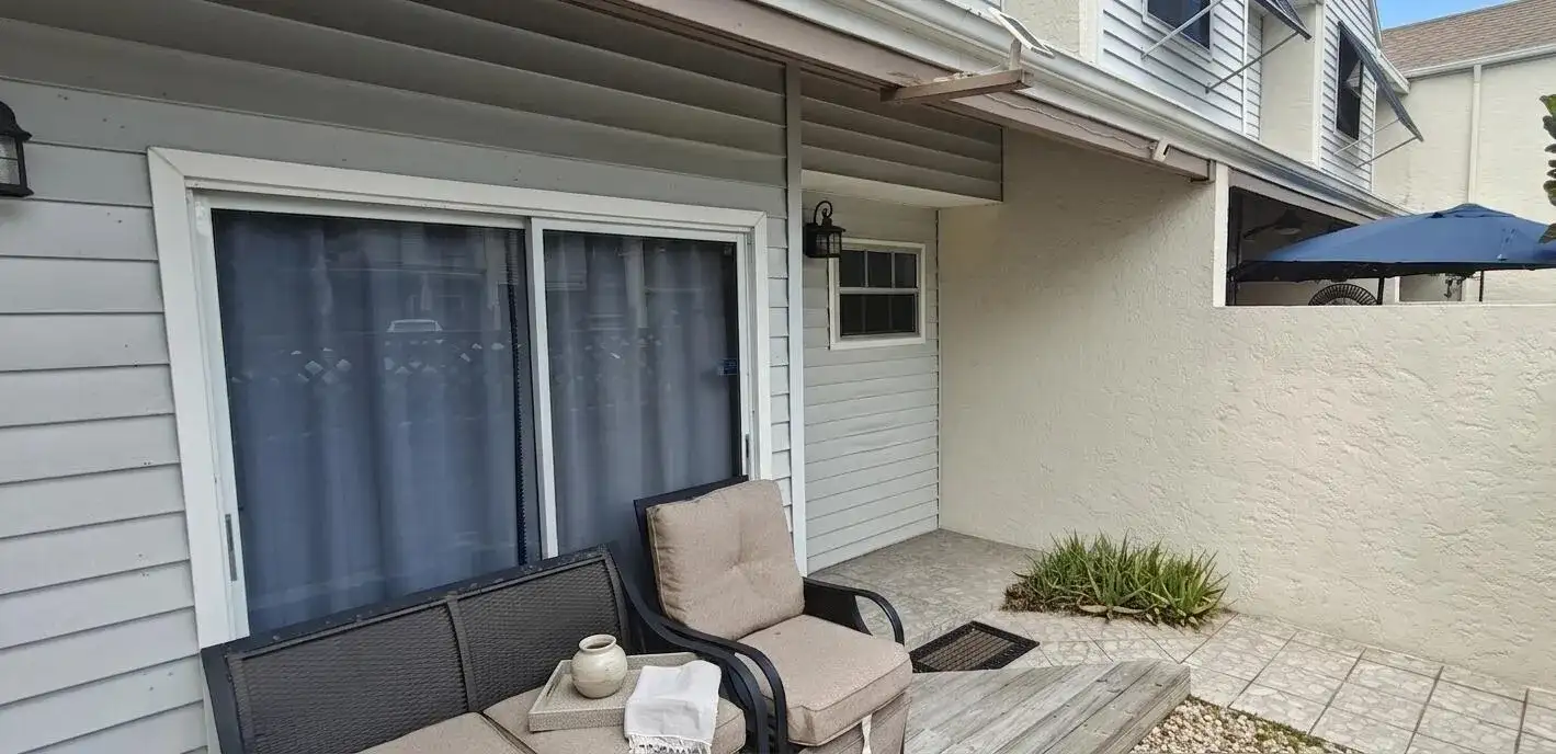 4874 N Hemingway Circle, Margate FL 33063 photo 4