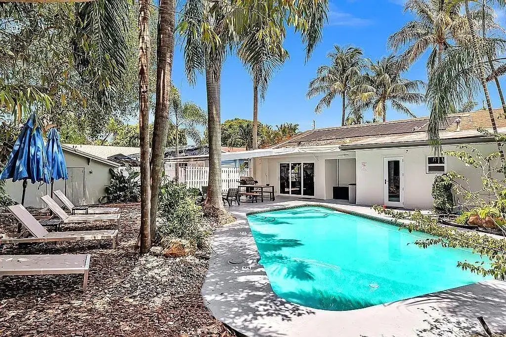 1580 NE 35TH Street, Oakland Park FL 33334 photo 2