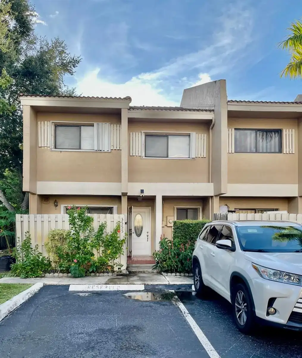 3555 NW 91st Lane, Sunrise FL 33351