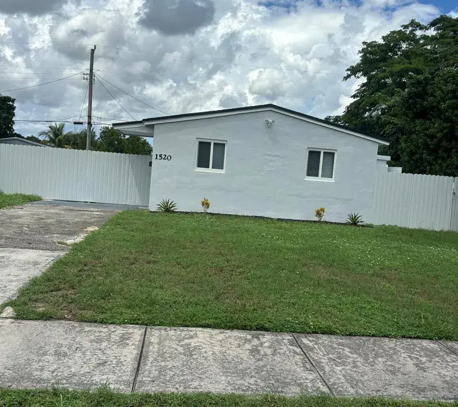 1520 N 68th Terrace, Hollywood FL 33024