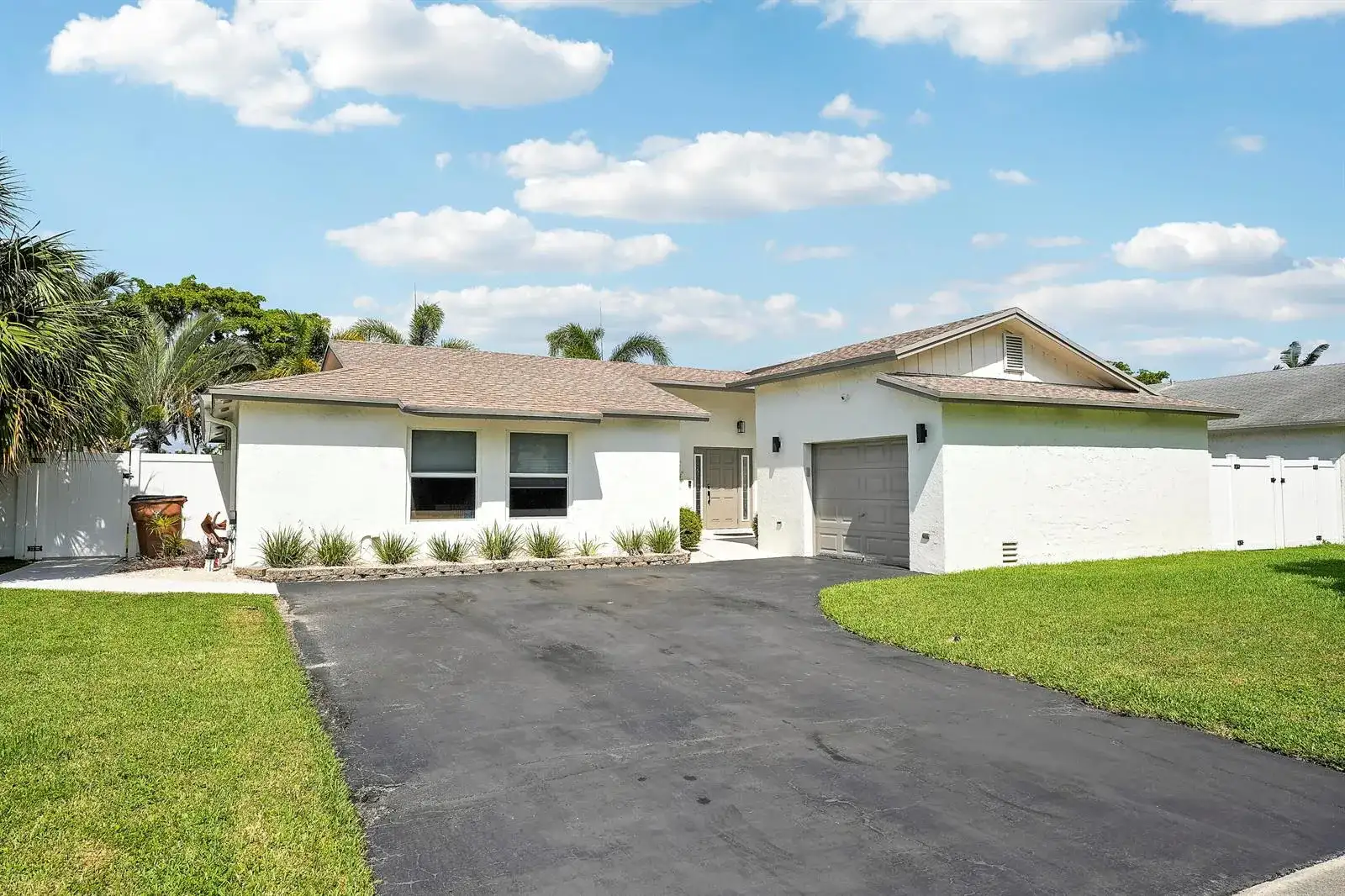 275 NW 39th Way, Deerfield Beach FL 33442 photo 2