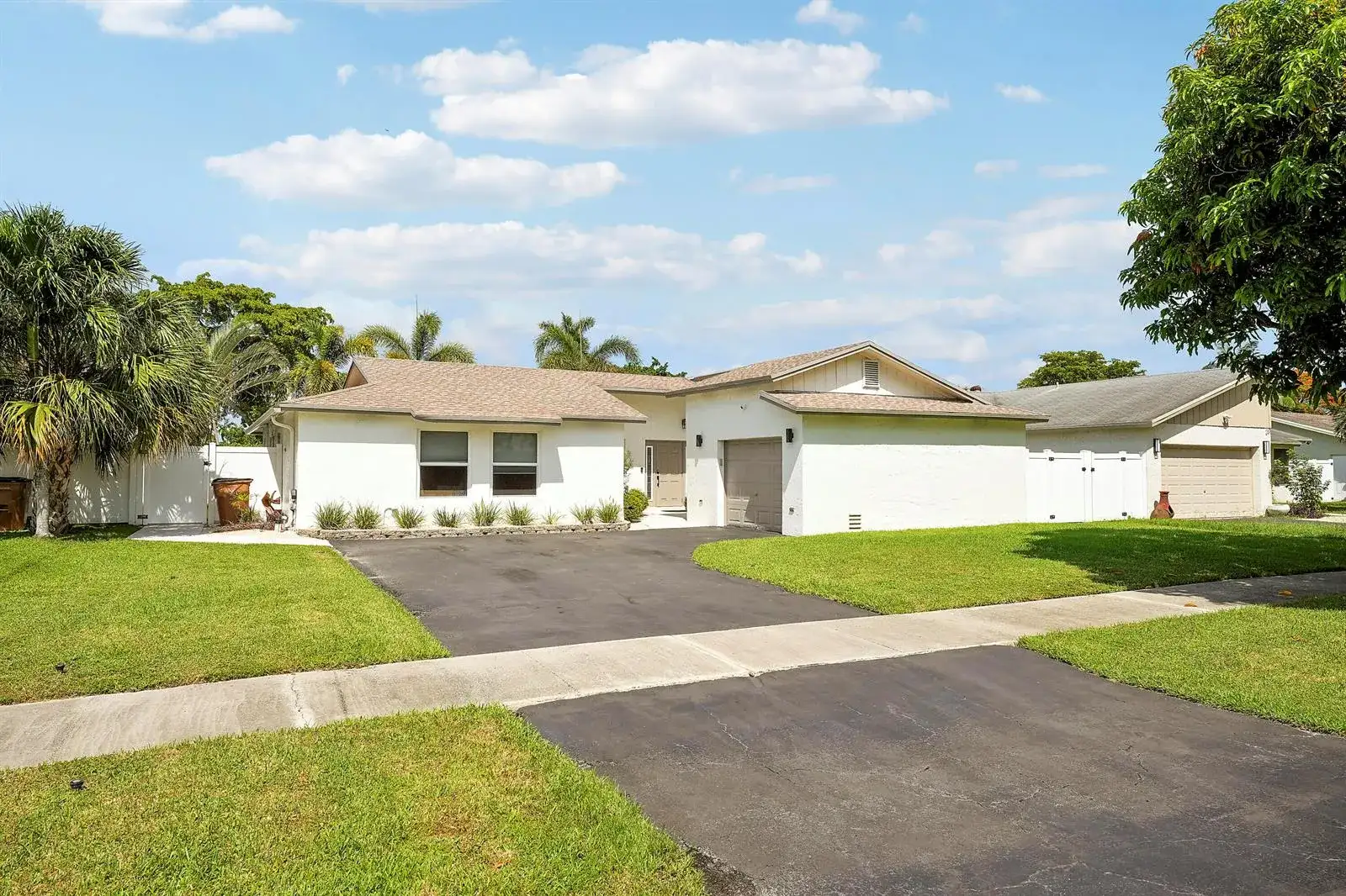 275 NW 39th Way, Deerfield Beach FL 33442 photo 3