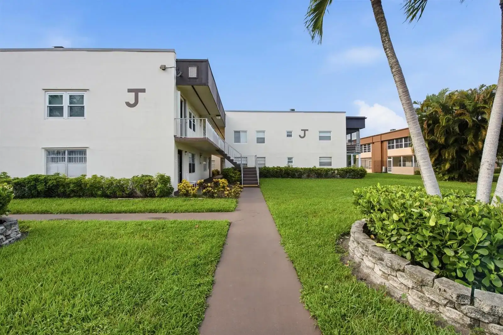 479 Burgundy J, Delray Beach FL 33484 photo 4