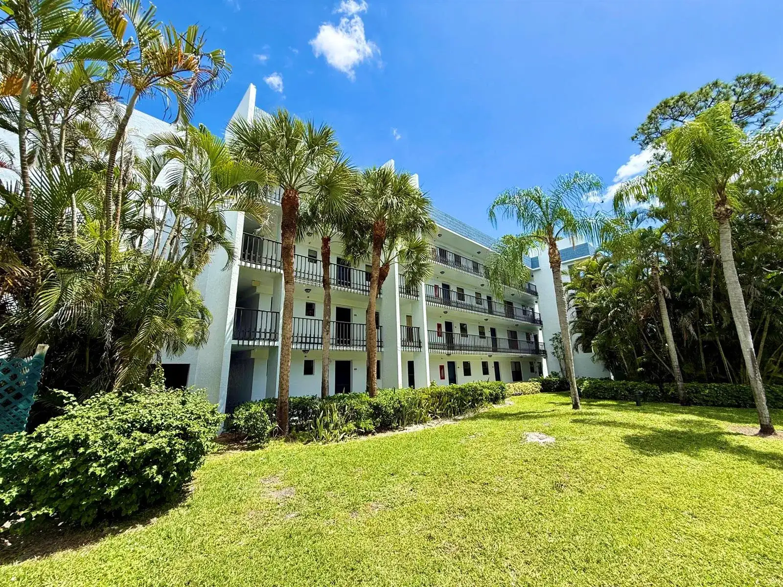 4760 Lucerne Lakes Boulevard W # 105, Lake Worth FL 33467 photo 2