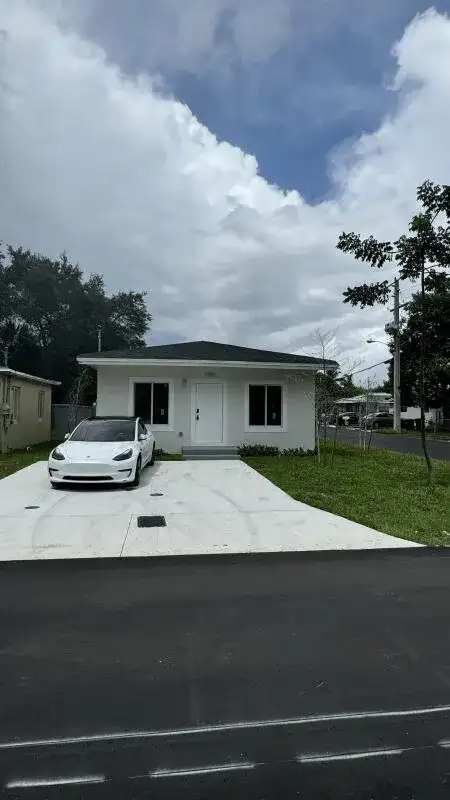 1701 NW 9th Street, Fort Lauderdale FL 33311 photo 2