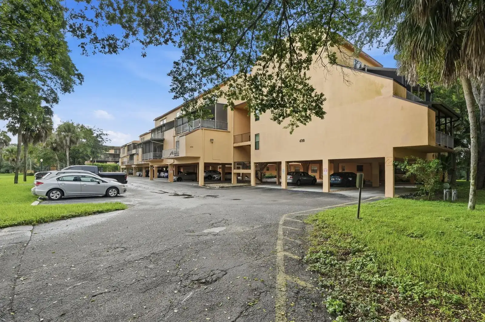 430 COMMODORE Drive # 314, Plantation FL 33325 photo 2
