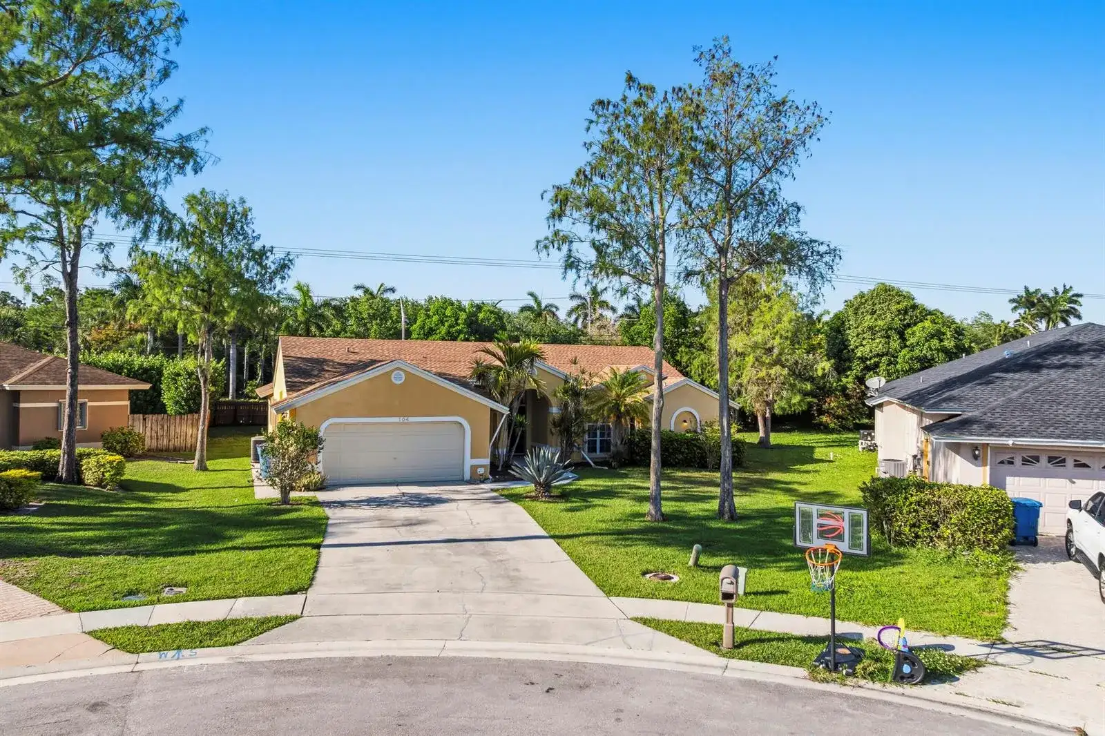 104 Oxford Court, Royal Palm Beach FL 33411 photo 3