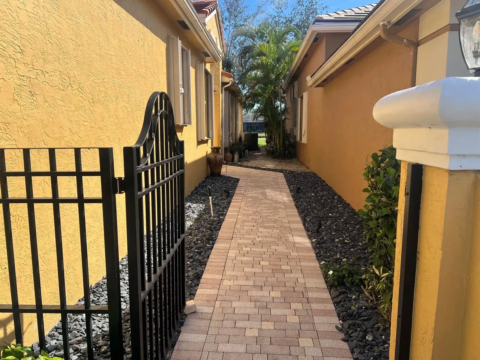 4194 IMPERIAL ISLE Drive, Lake Worth FL 33449 photo 2