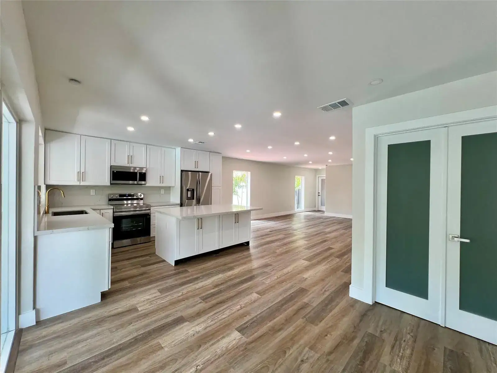 6914 Holly Road, Miami Lakes FL 33014 photo 4