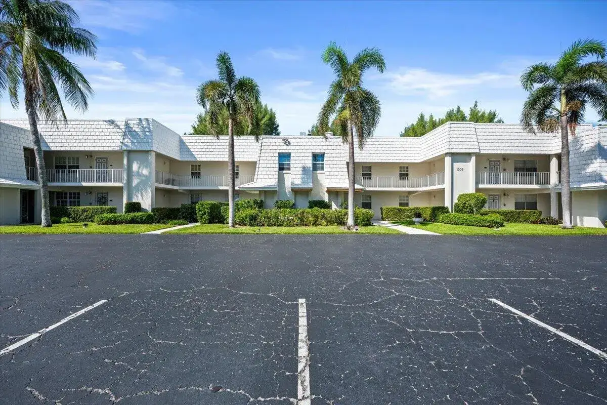 1205 E SANDY Lane E # 249, Singer Island FL 33404