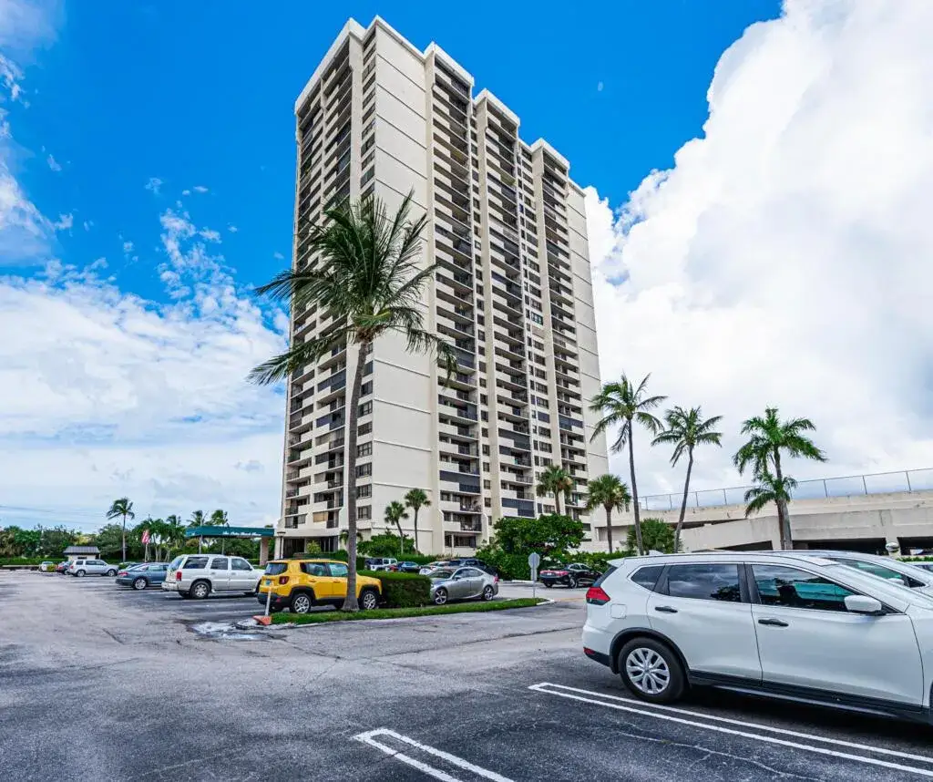 5600 N Flagler Drive # 203, West Palm Beach FL 33407