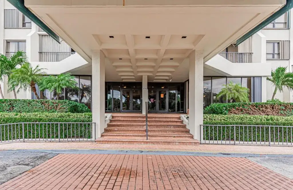 5600 N Flagler Drive # 203, West Palm Beach FL 33407 photo 3