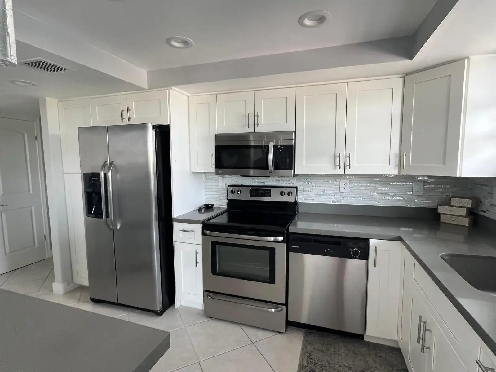 137 GOLDEN ISLES Drive # 412, Hallandale Beach FL 33009