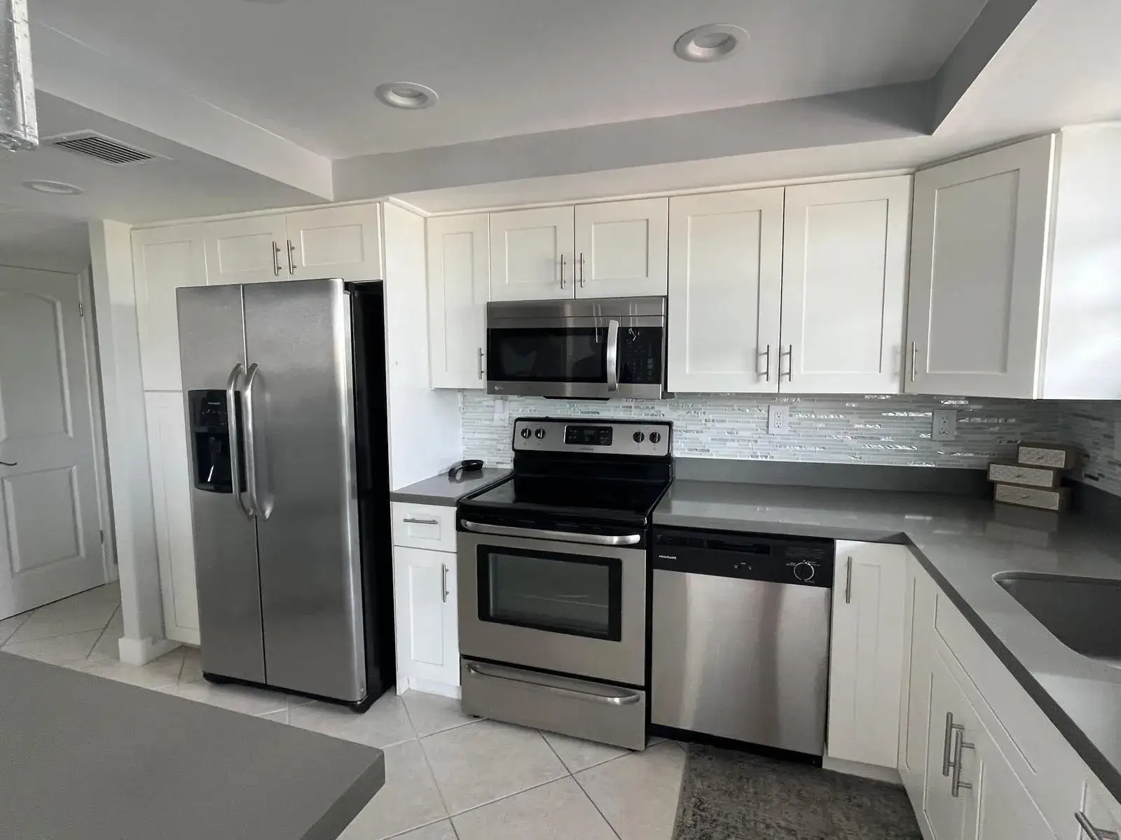 137 GOLDEN ISLES Drive # 412, Hallandale Beach FL 33009