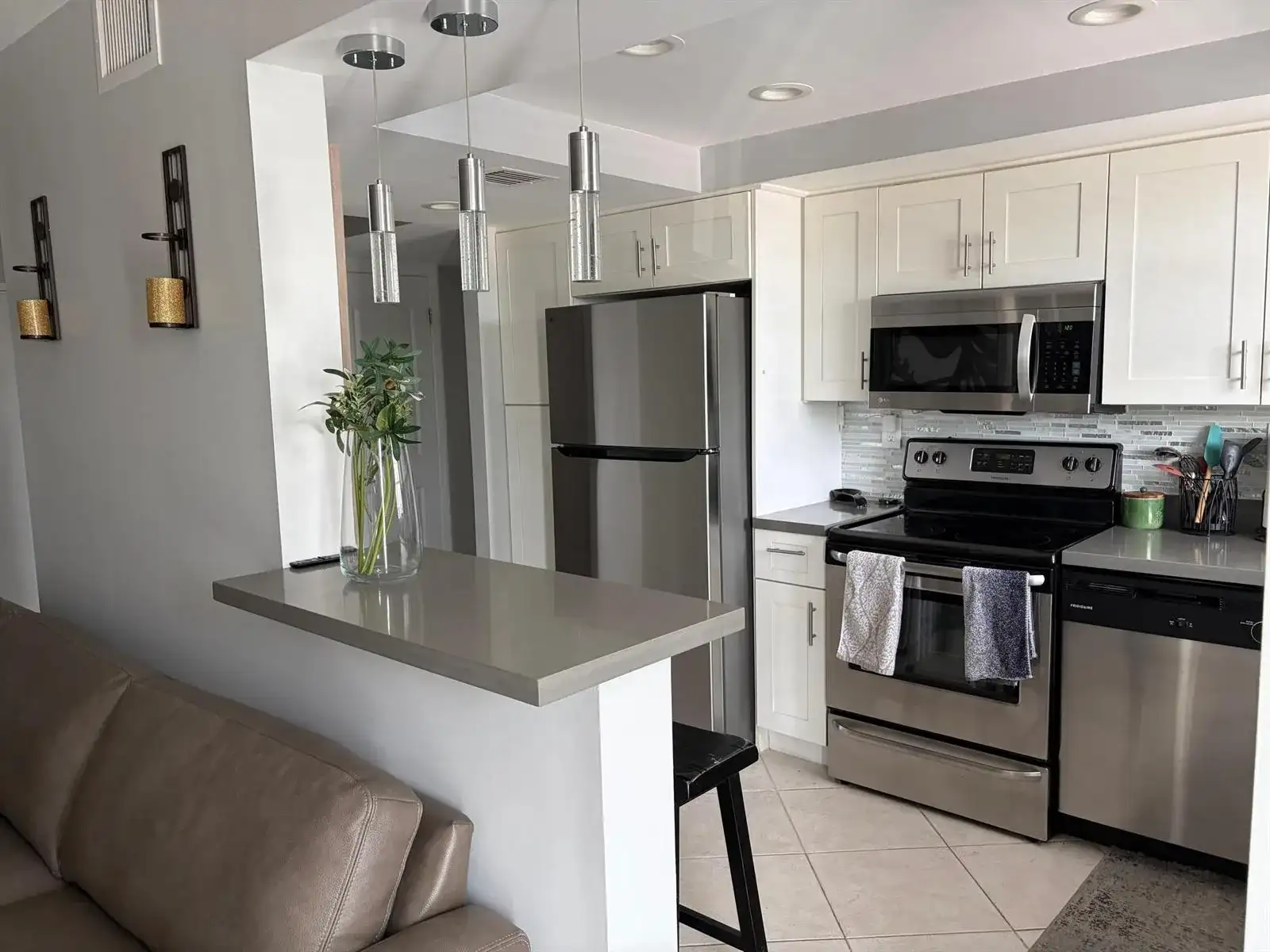137 GOLDEN ISLES Drive # 412, Hallandale Beach FL 33009 photo 5