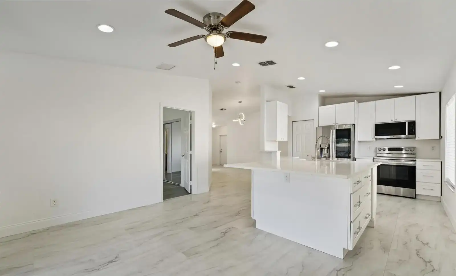 1899 SW NEWPORT ISLES Boulevard, Port St. Lucie FL 34953
