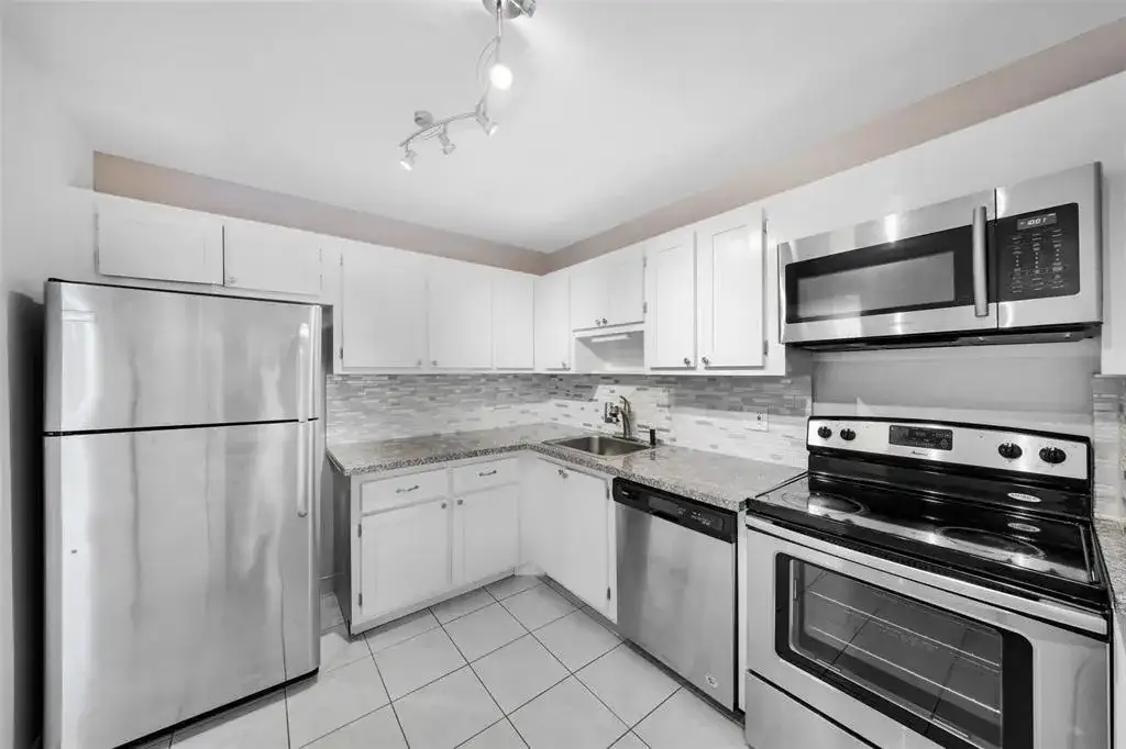 3051 S PALM AIRE Drive # 408, Pompano Beach FL 33069 photo 2
