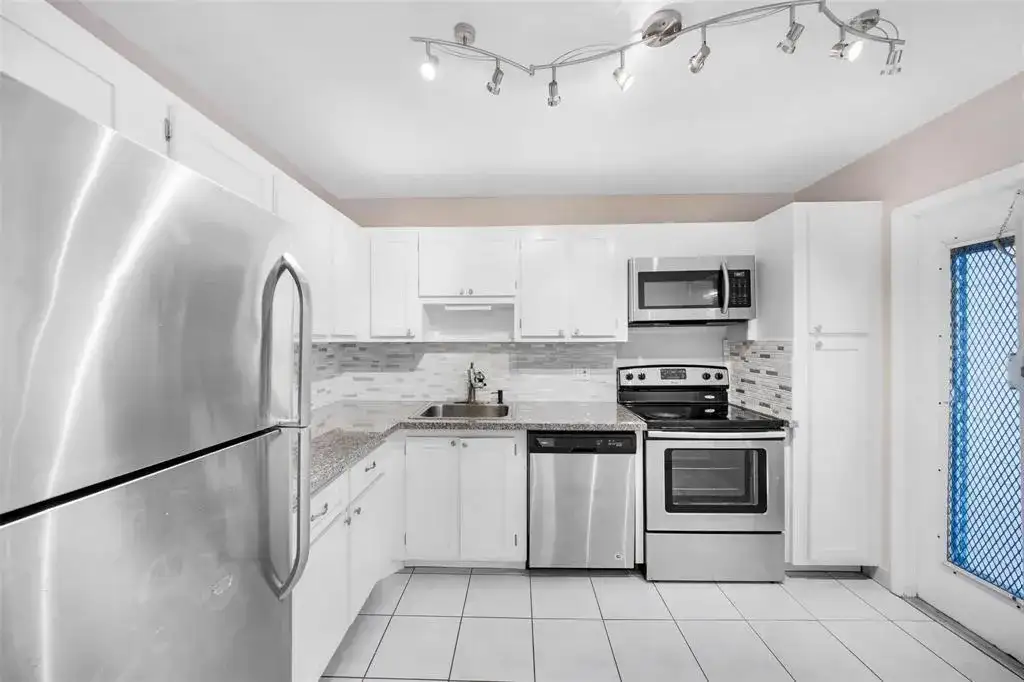 3051 S PALM AIRE Drive # 408, Pompano Beach FL 33069 photo 3