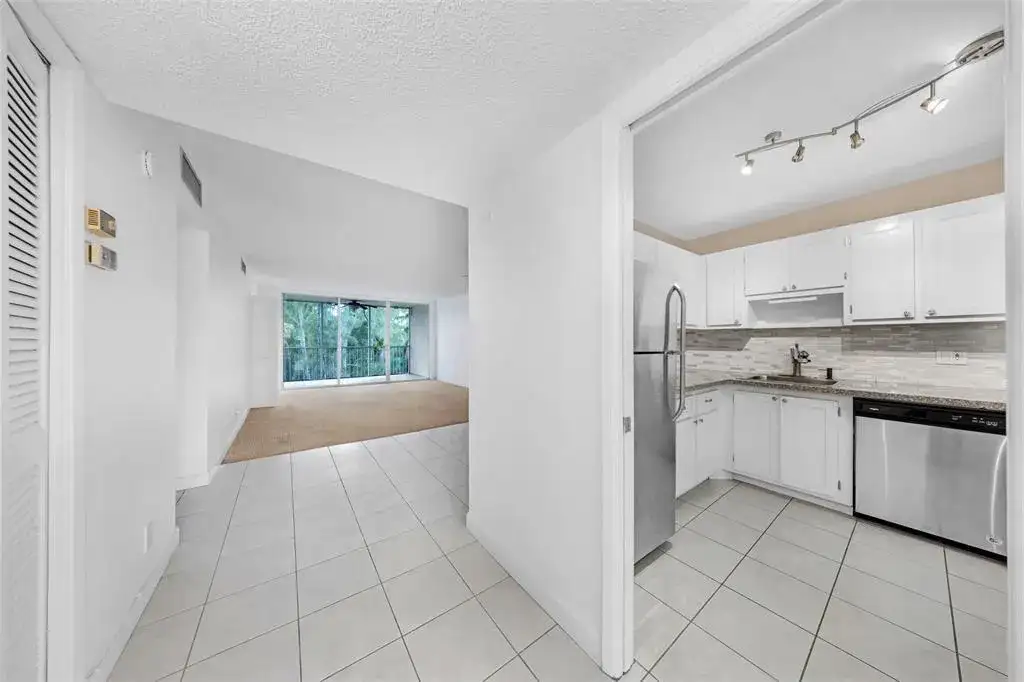 3051 S PALM AIRE Drive # 408, Pompano Beach FL 33069 photo 4