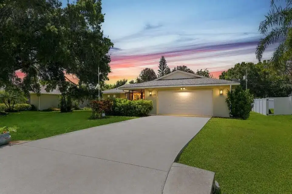 2526 SE VICTORY Avenue, Port St. Lucie FL 34952 photo 3