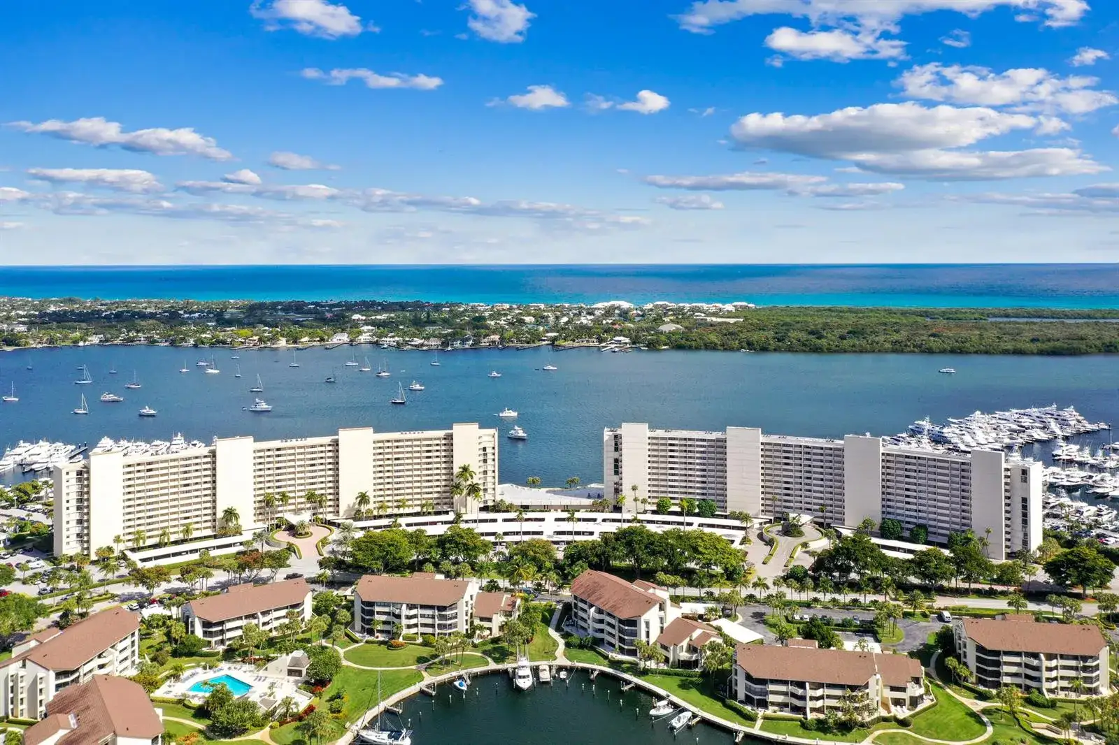 134 LAKESHORE Drive # 814, North Palm Beach FL 33408