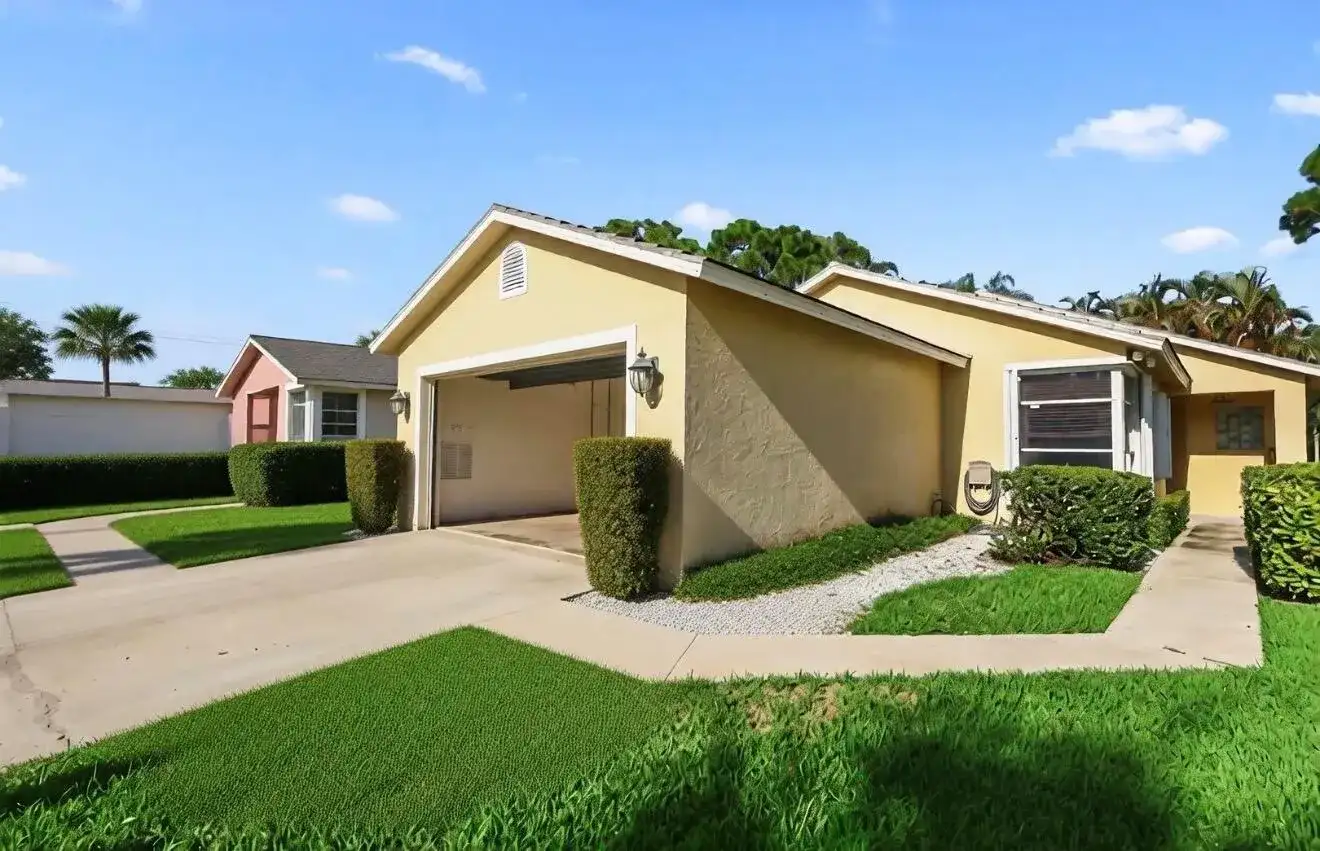 172 HARBOR LAKE Circle, FL 33413 photo 3