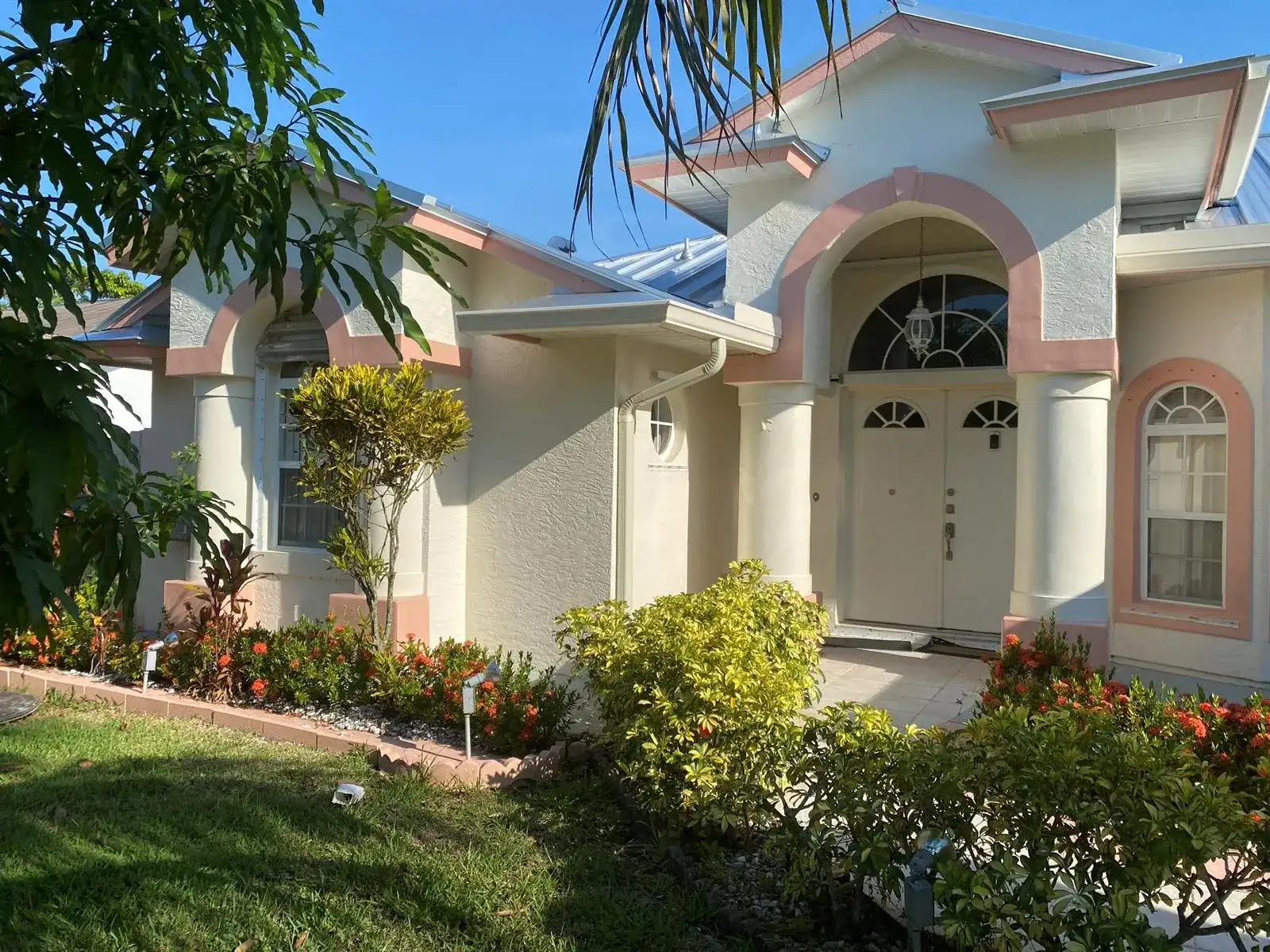 962 SE BREAKWATER Avenue, Port St. Lucie FL 34983