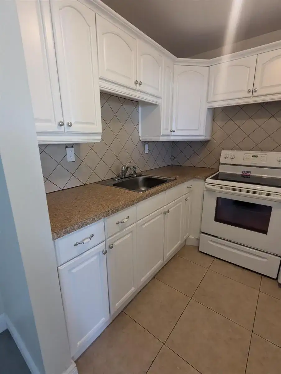 90 ANDOVER D, West Palm Beach FL 33417 photo 2