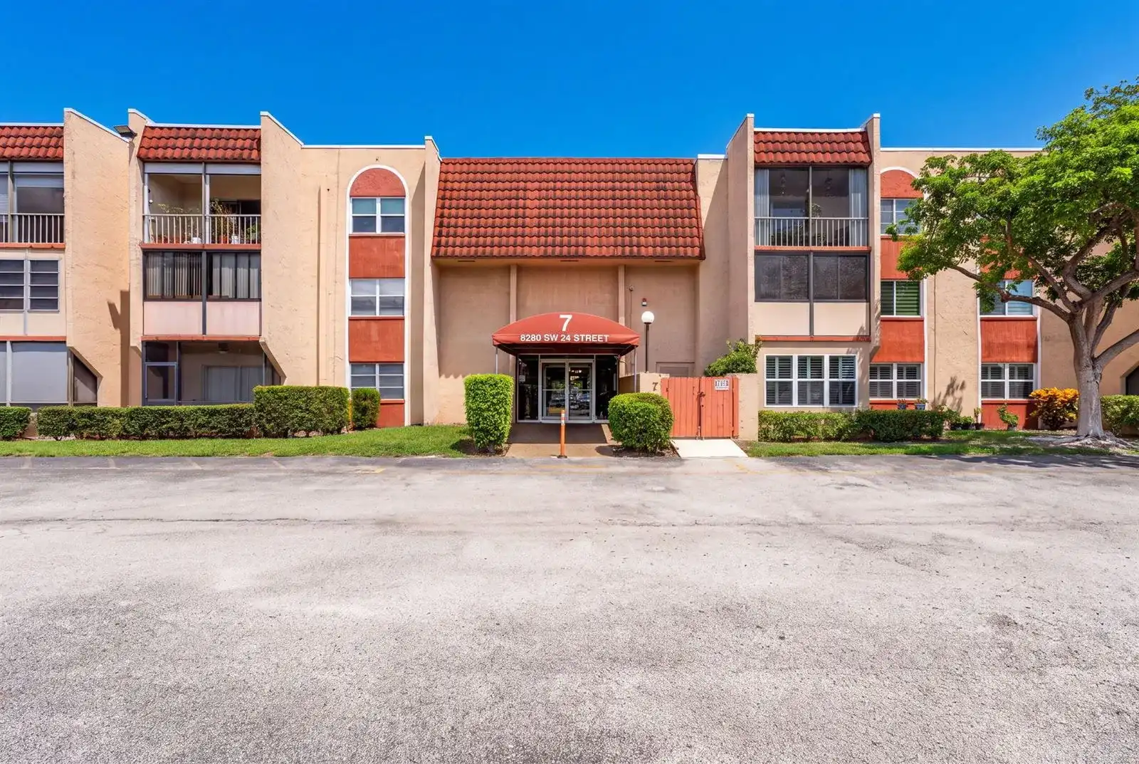 8260 SW 24TH Street # 6115, North Lauderdale FL 33068