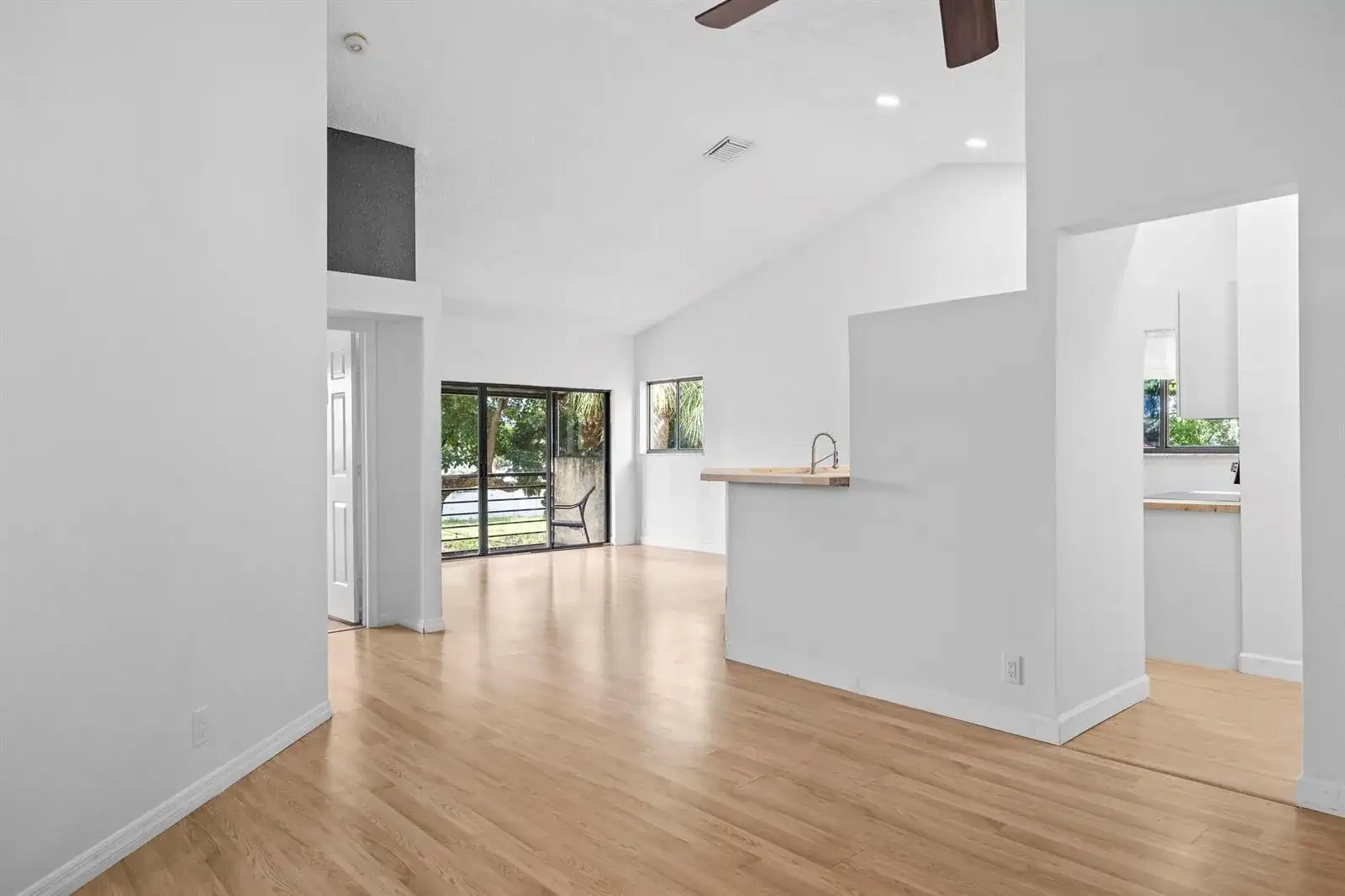 15 Via De Casas Sur # 204, Boynton Beach FL 33426 photo 2