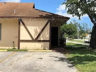 800 SW 9TH Street, Hallandale Beach FL 33009