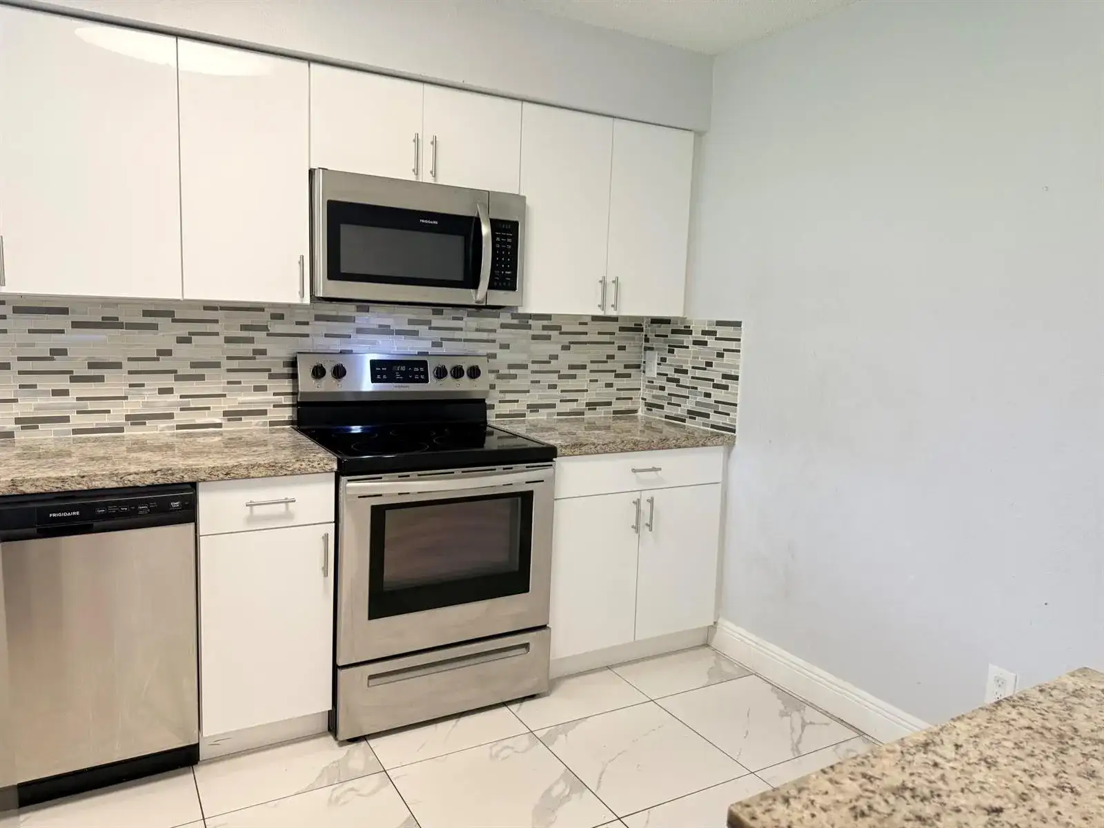 1104 RIVERSIDE Drive, FL 33463 photo 3